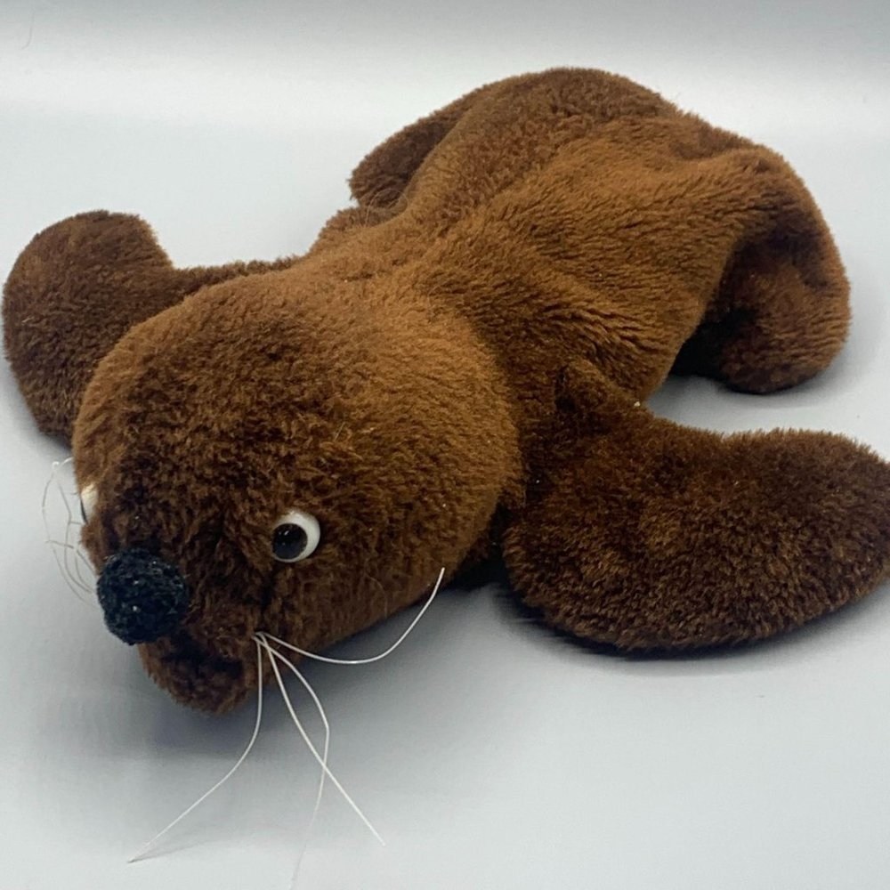 Vintage Stuffed Seal w/Baby in Zipper Pouch 13″